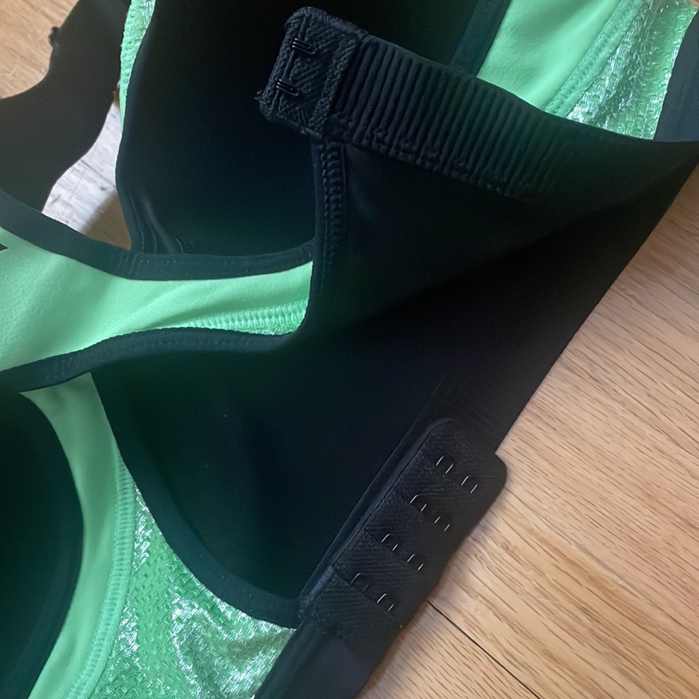 VSX Metallic Neon Light Green Sports Bra 34B - Picture 4 of 5